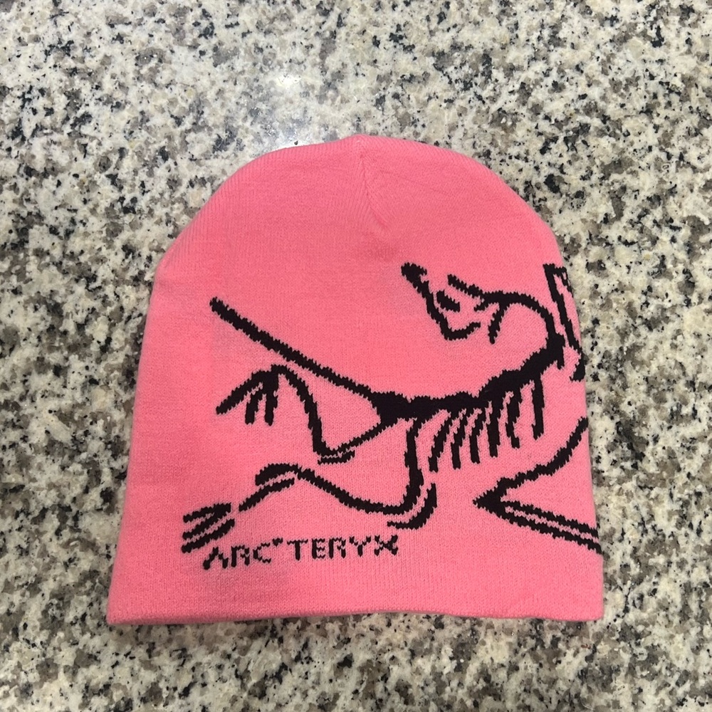 Arc'teryx Bright Pink Hat - Picture 4 of 4